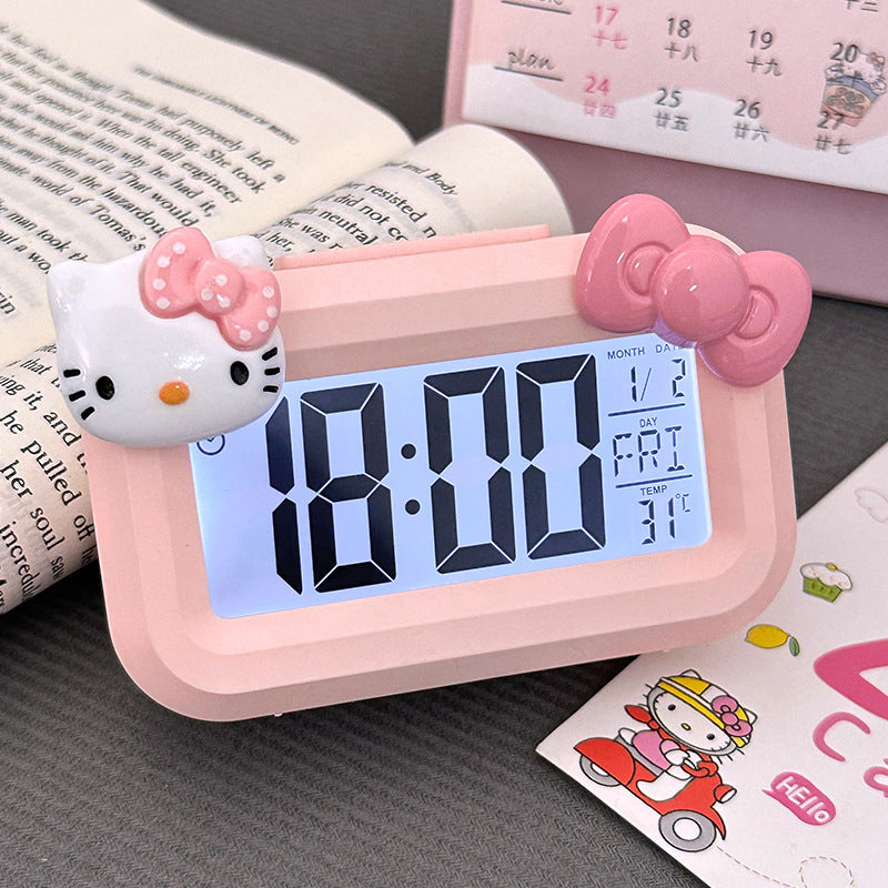 Hello Kitty Dijital Ekranlı Çalar Saat – LED Işıklı, Alarm ve Termometre Ve Ders Çalışma Arkadaşı